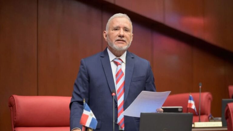 Antonio Taveras rompe con el PRM y anuncia que seguirá como senador independiente