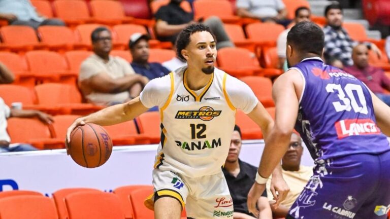 Marineros tumban el invicto de los Metros en Santiago con gran remontada